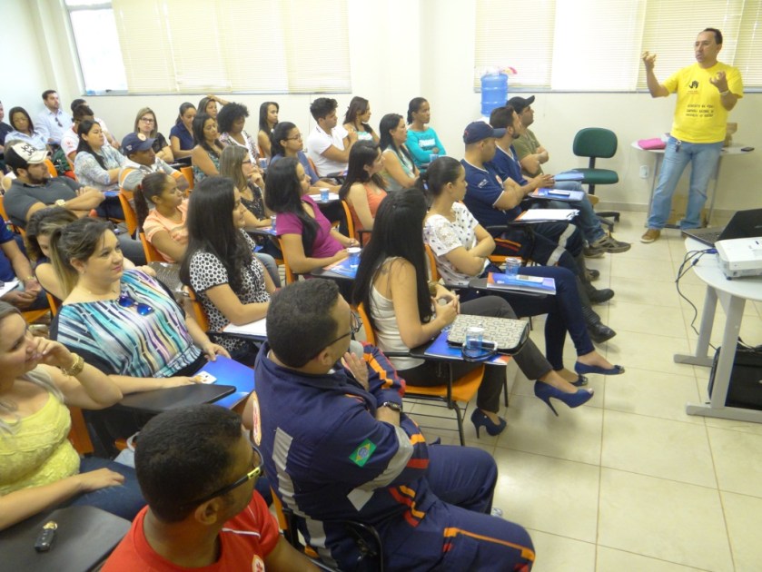 O pisquiatra Francisco Honorato durante workshop para profissionais da rede municpal de saúde na manhã desta sexta-feira, 02