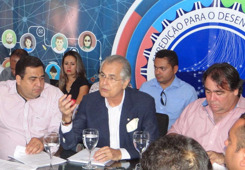 Prefeito Humberto Santa Cruz, presidente do consórcio regional de saúde e os prefeitos de São Desidério e Cotegipe