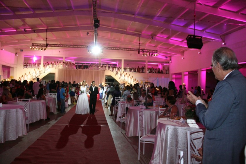 Uma a uma, as debutantes foram apresentadas