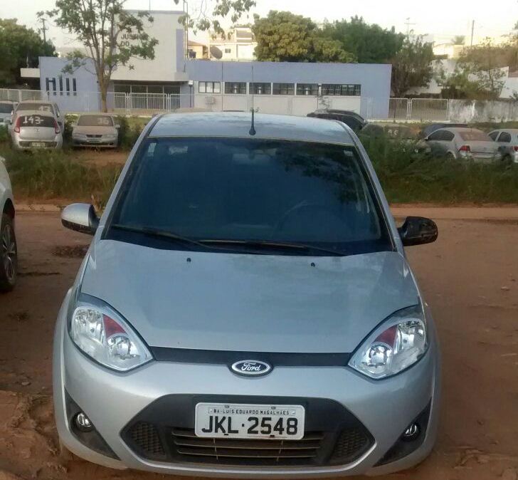 Carro roubado usado para a fuga