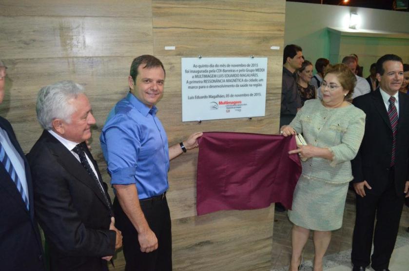 Ato de descerramento da placa inaugural