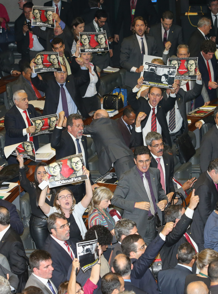 Brasília- DF 08-12-2015 Foto Lula Marques/Agência PT deputados de oposição e dissidentes da base governista comemoram aprovação da comissão especial do processo de impeachment da presidente Dilma Rousseff.