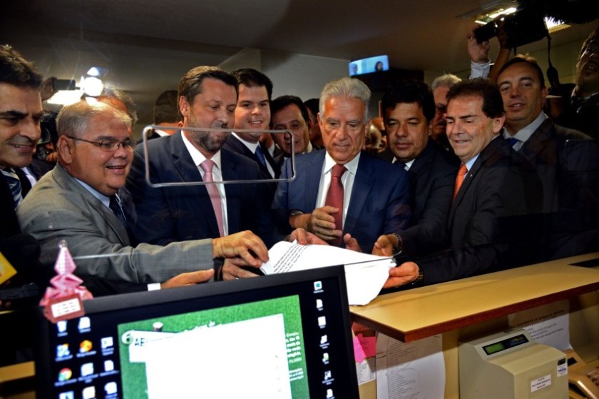 Brasília - Parlamentares de 13 partidos protocolam na Câmara chapa avulsa para compor a Comissão Especial que analisará o pedido de impeachment da presidenta Dilma Rousseff (Antonio Cruz/Agência Brasil)