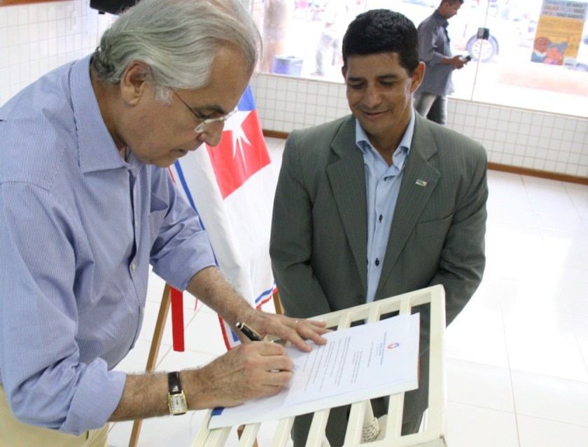 Prefeito assina lei que modifica nomenclatura de pasta para Secretaria da Juventude, Esporte e Lazer