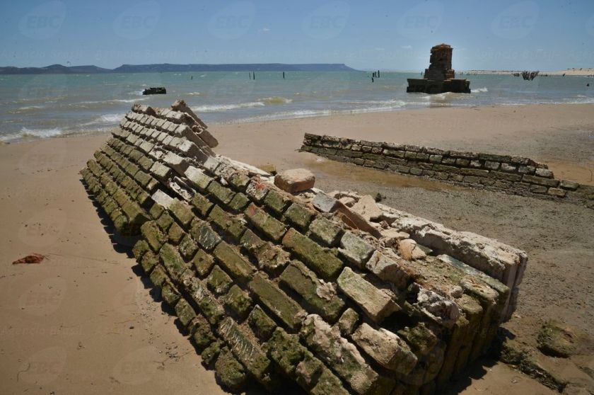 Cidade Nova- Seca expõe ruínas de cidades inundadas para a construção da barragem de Sobradinho, no fim da década de 1970  (Marcello Casal jr/Agência Brasil)