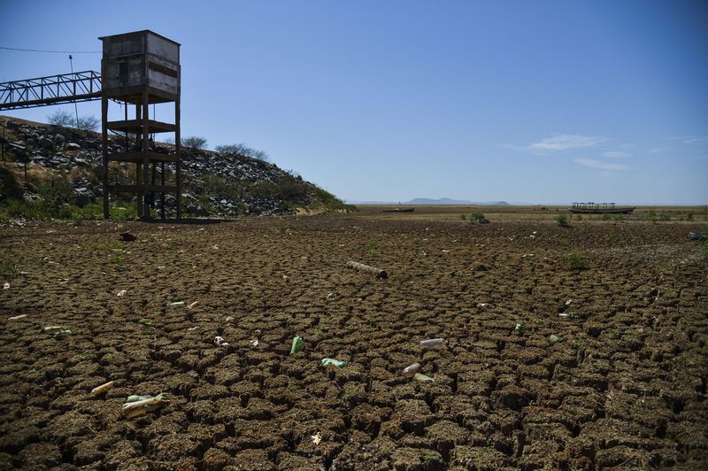 Remanso - Com a falta de chuva na nascente do Rio São Francisco, o reservatório de Sobradinho vive a maior seca de sua história (Marcello Casal jr/Agência Brasil)