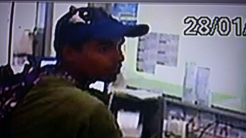 O assaltante flagrado pelas câmeras de segurança da lotérica