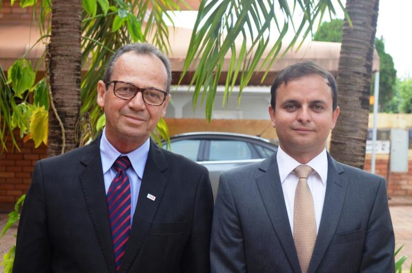 Cabrini, o presidente que comandou a OAB - LEM por três anos e Gilvan, o novo presidente.