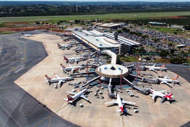 Aeroporto de Brasília, um dos principais hubs do Brasil, deverá ter atraso de voos