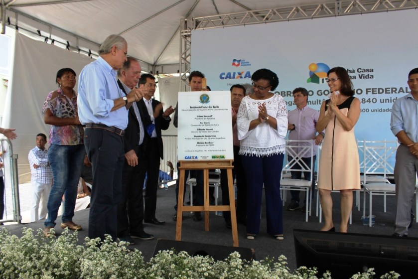 Ato do descerramento da placa inaugural do Residencial Solar dos Buritis em Luís Eduardo Magalhães
