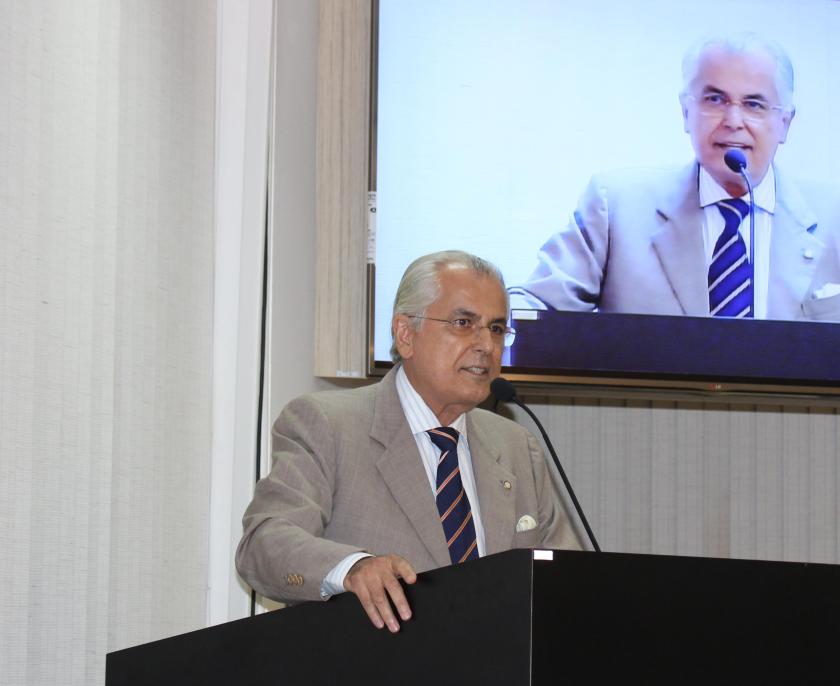 Em sessão solene realizada na Câmara de Vereadores, prefeito Humberto Santa Cruz anunciou construção da sede administrativa da prefeitura