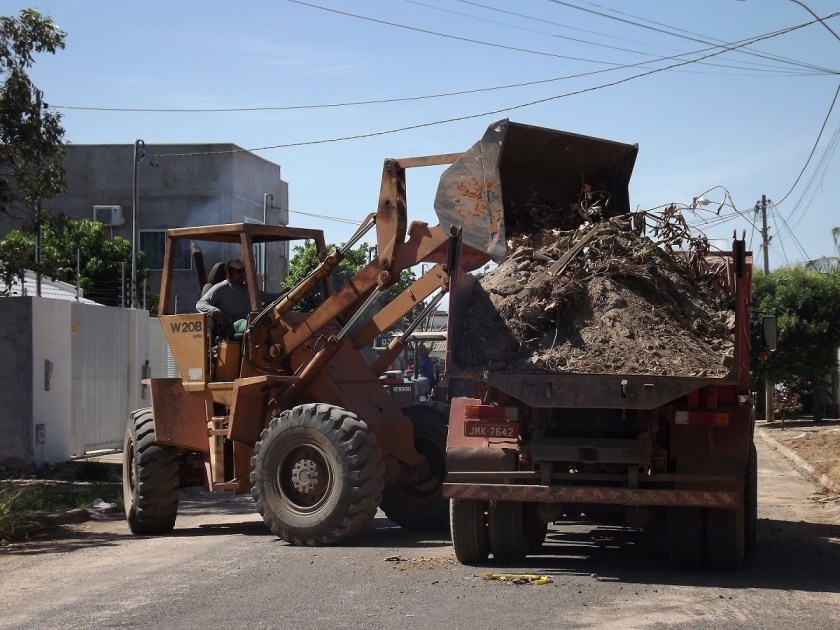 O mutirão de limpeza deve percorrer todos os bairros do município