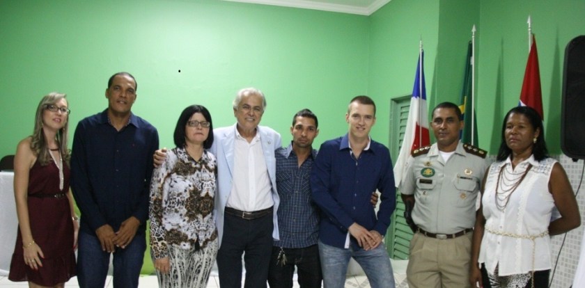 Prefeito Humberto Santa Cruz e a nova diretoria da AMA para o biênio 2016-17