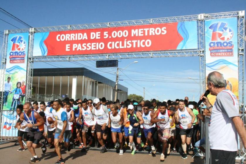 A tradicional corrida de 5 mil metros abriu a programação do feriado de aniversário de LEM
