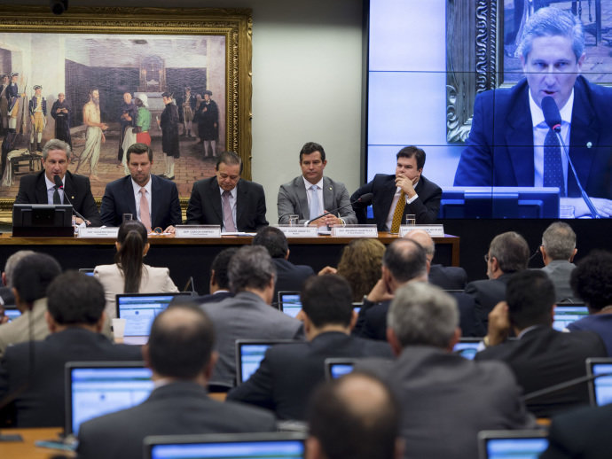 Os julgadores também precisam de julgamento. Foto Veja Abril.