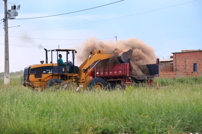 A força tarefa envolveu 15 máquinas, 30 funcionários e 15 operadores de máquinas