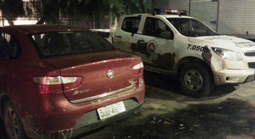 O carro onde foram encontradas as armas.