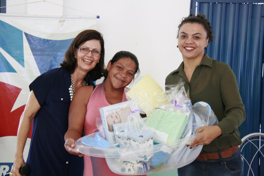 Ainda no encerramento foram entregues os “kits bebê”, compostos por artigos necessários para os primeiros cuidados com o bebê