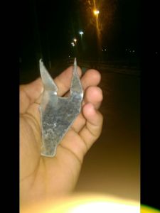 Miguelitos ou cravos, jogados pelos bandidos na ponte para dificultar a perseguição pela Polícia Militar.