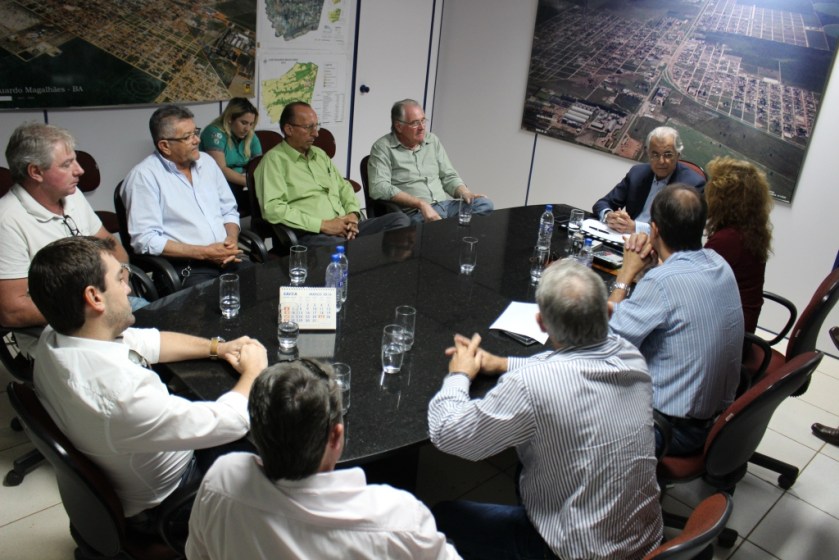 Prefeito recebe a Presidente e Diretoria do Sindicato dos Produtores Rurais para debater a situação agrícola e as consequencias da estiagem em LEM