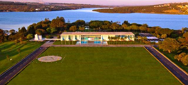 Dilma é controlada de perto pelo atual Governo