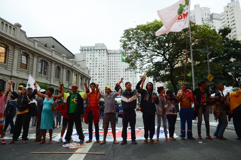 São Paulo - Ato contra o impeachment ao lado da Praça da Bandeira (Rovena Rosa/Agência Brasil)