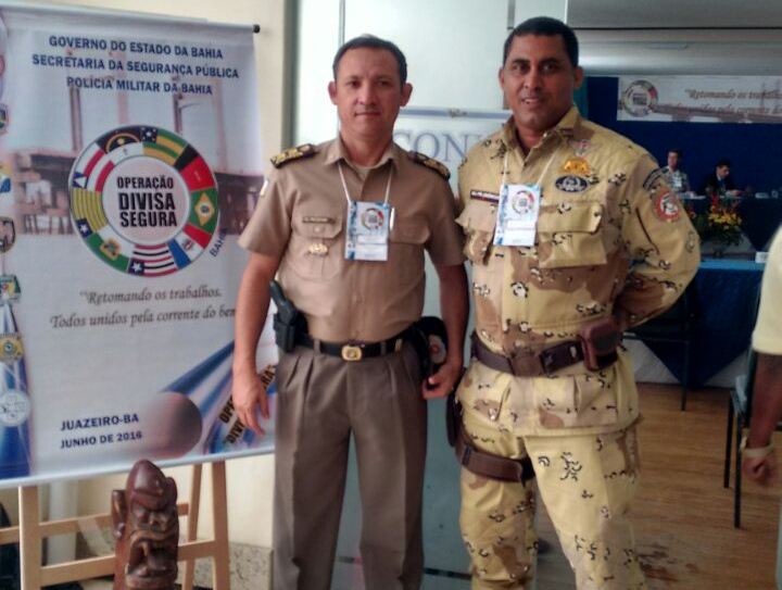 Cel Salomão, comandante da região oeste ladeado pelo Cel Lázaro, comandante do policiamento Especializado.