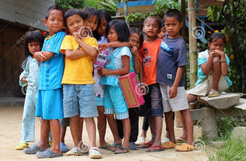 Crianças indonésias em foto da dreamstime: mais protegidas.