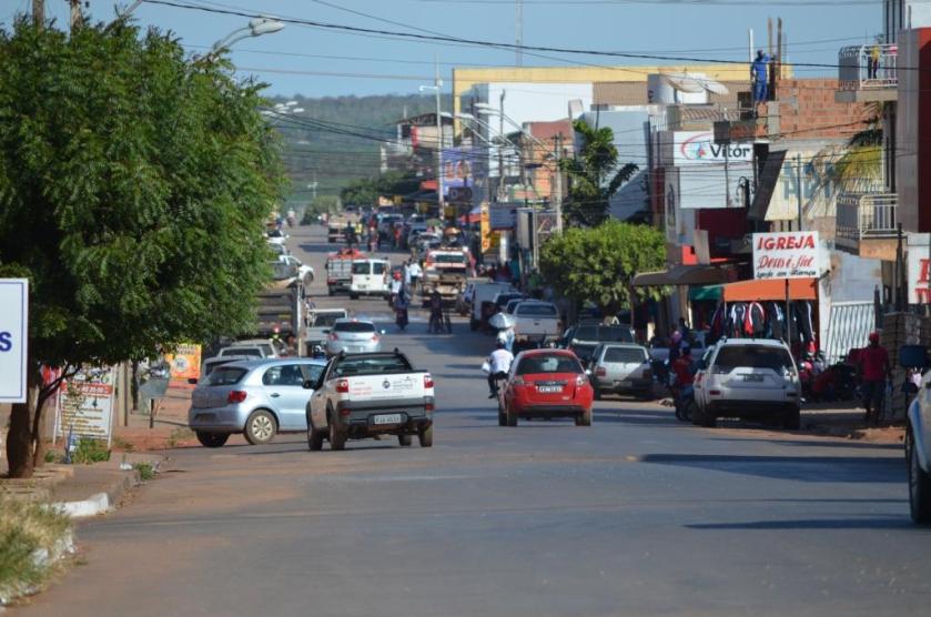 Bairro Santa Cruz, asfaltado em toda a sua extensão, ganhou escolas, casas populares, estádio, quadras esportivas, centros de saúde e, este ano, a Policlínica Central. Só no biênio 2011-2012 foram investidos mais de R$40 milhões no bairro, 
