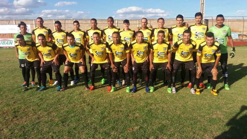 Na Fórmula 1 a McLaren está na pior. Mas o MacLaren FC está nas cabeças.