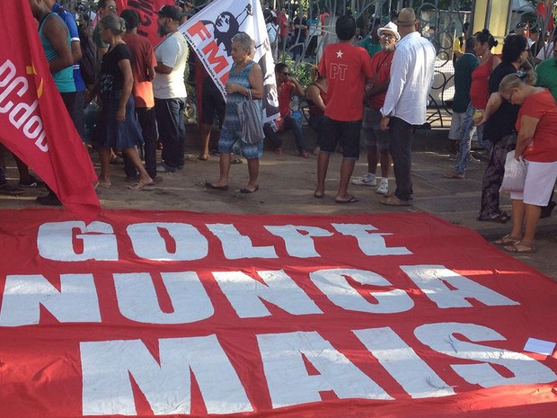 Na Bahia, o protesto começou às 15 horas e entrou na noite. Foto do G1