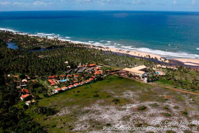 Vista-aérea-da-praia-de-Imbassaí-em-Mata-de-São-João