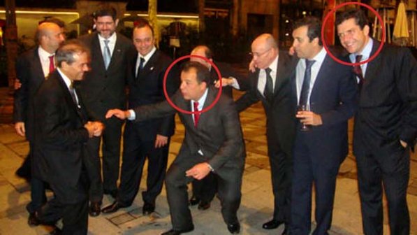 Cavendish dança "a boquinha da garrafa" junto com o ex-governador Sérgio Cabral