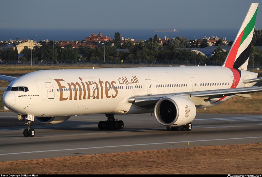 Um 777 da Emirates, semelhante ao envolvido no incidente de hoje.