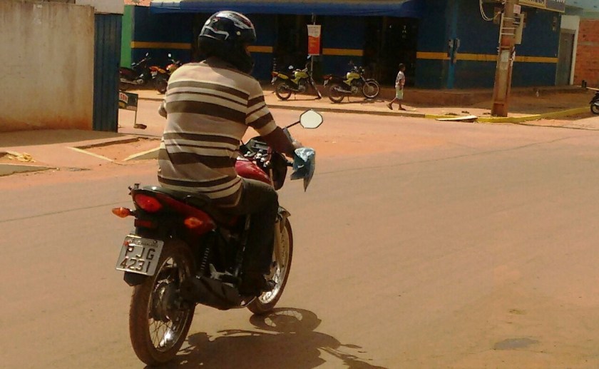 MOTO COM LADRÃO
