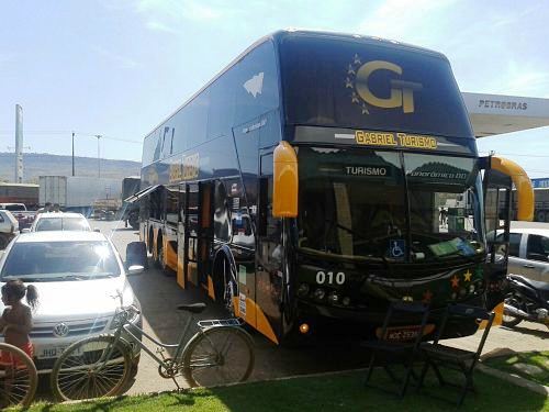 O ônibus de turismo no qual as vítimas deveriam embarcar, com destino a São Paulo