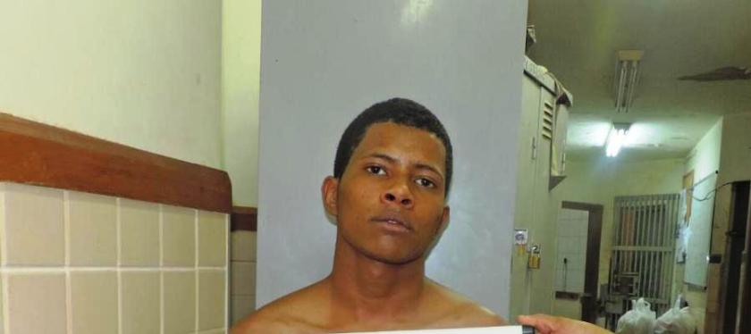 Joel: preso na semana passada com uma pistola .40