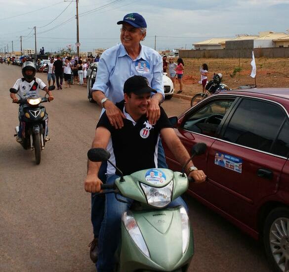Humberto passa em revista suas tropas antes da carreata