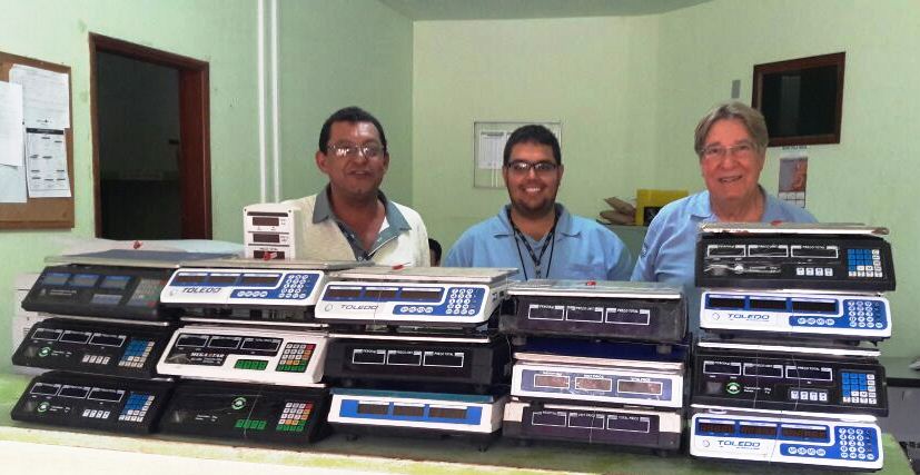 Qual seria o motivo do sorriso dos agentes do Ibametro? Livraram o consumidor do prejuízo? Já soubemos de muita arbitrariedade na apreensão de equipamentos e multas.