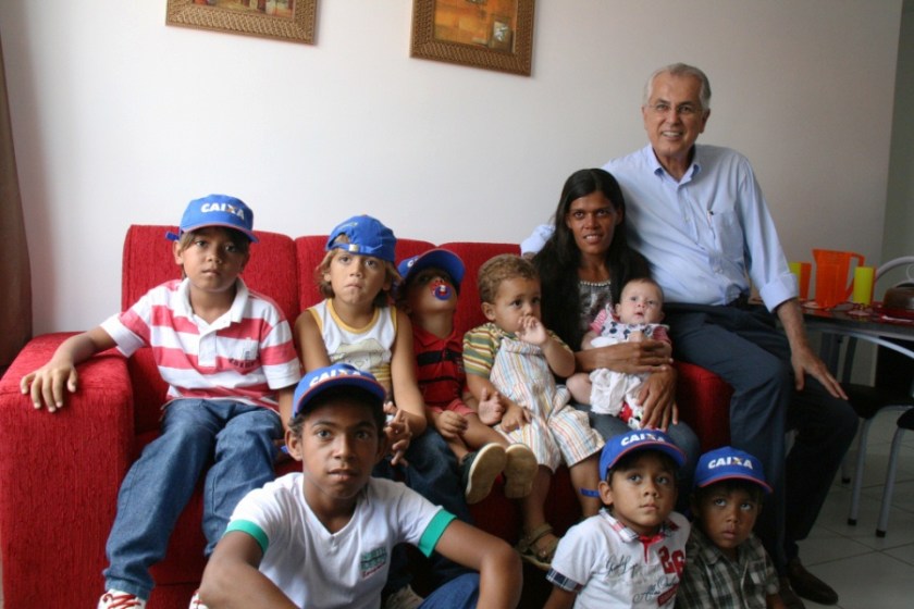 maria-aparecida-da-silva-mc3a3e-de-oito-filhos-foi-uma-das-beneficic3a1rias-das-500-casas-entregues-no-solar-dos-buritis1