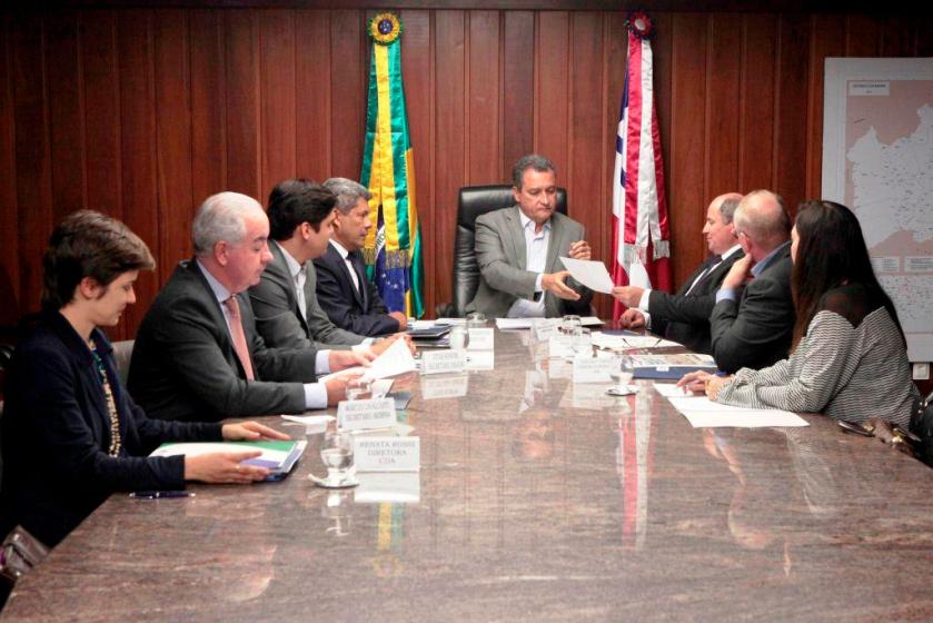 Governador Rui Costa, junto a Jerônimo Rodrigues, SDR, Vitor Bobfim, Seagri e Renata Rossi, CDA se reúnem com dirigentes da AIBA, Associação de Agricultores e Irrigantes da Bahia.Foto Mateus Pereira/GOVBA
