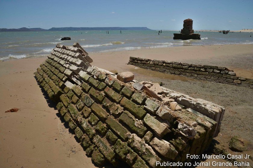 Cidade Nova- Seca expõe ruínas de cidades inundadas para a construção da barragem de Sobradinho, no fim da década de 1970  (Marcello Casal jr/Agência Brasil)