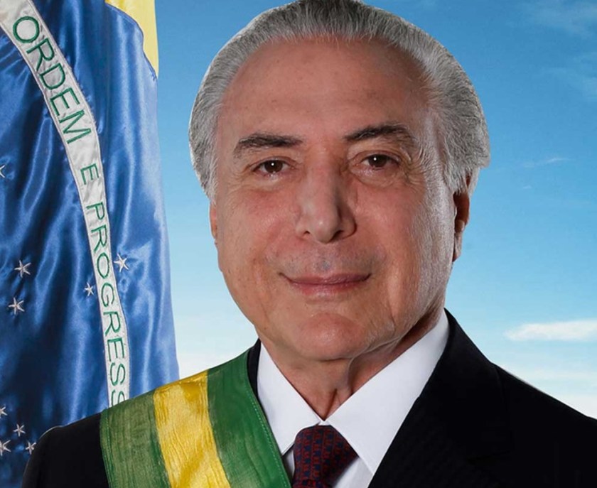 Temer em foto oficial publicada hoje, liso de photoshop e de atitudes
