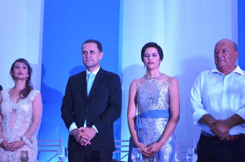 A vice-prefeita, o Prefeito, a primeira dama e o prefeito de Santa Rita de Cássia