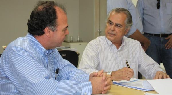 Bezerra assina pré-convênio, no valor de R$ 3 milhões, para finalizar o projeto do Parque da Cidade. Até hoje o dinheiro não chegou.