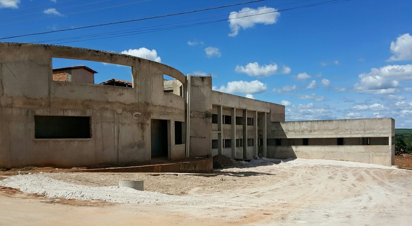 A futura sede do Legislativo: uma limpeza geral e a continuidade das obras.