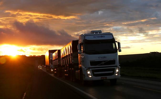 Record mostra a dura realidade dos caminhoneiros pelas estradas do País